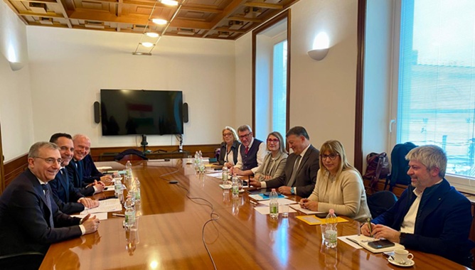 foto dichiarazione confesercenti.jpg